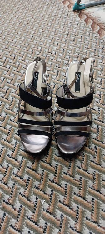 продаю босоножки