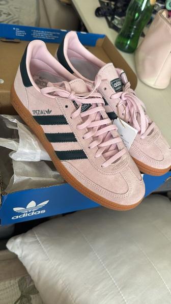 Продам новые Adidas Spezial