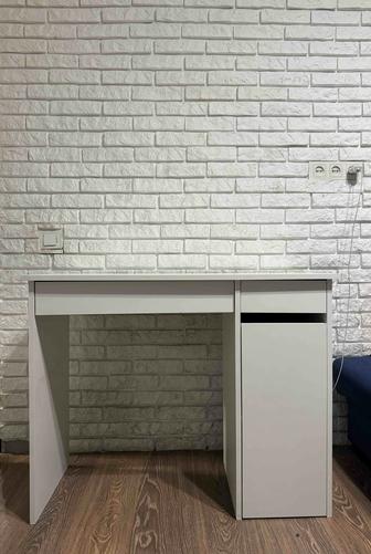 Продаю стол письменный компьютерный с ящиками и полками для школьника Белый