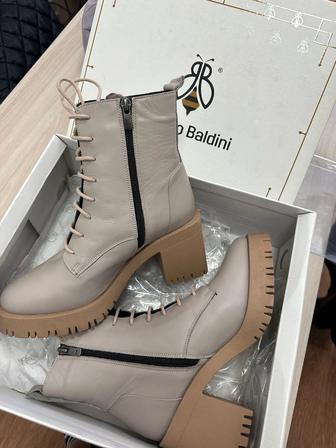 Продам женские сапоги натуральная кожа