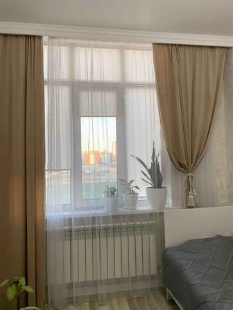 Продам шторы . Ширина шторы 3 м, ширина тюли 5 м, высота 275 см