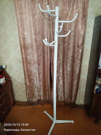 Продаю напольную вешалку