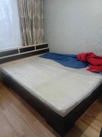 Спальный гарнитур шкаф и кровать без матраса