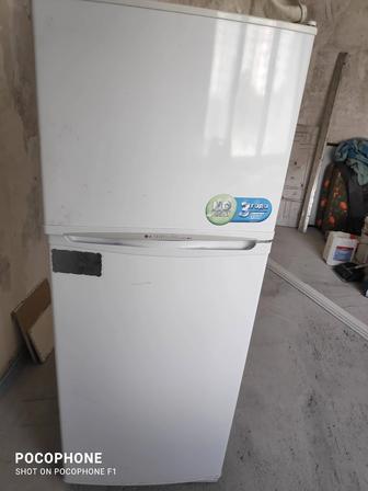 Холодильник бытовой LG