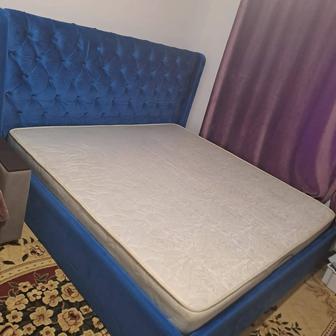 Двуспальная кровать