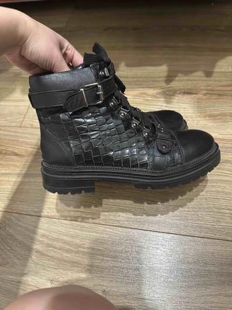 Продам демисезонные сапоги