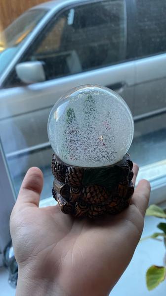 Продам снежный шар со снеговиком