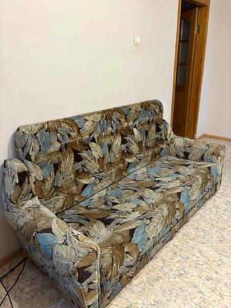Продаю диван с креслами