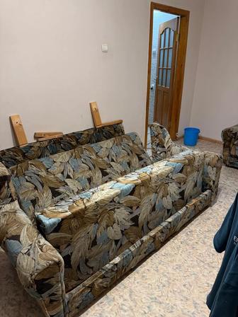 Отдам даром диван с креслами