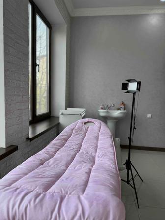 Кушетка в студии красоты