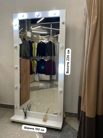 Зеркало с лампочками