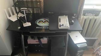 Продам компьютерный стол