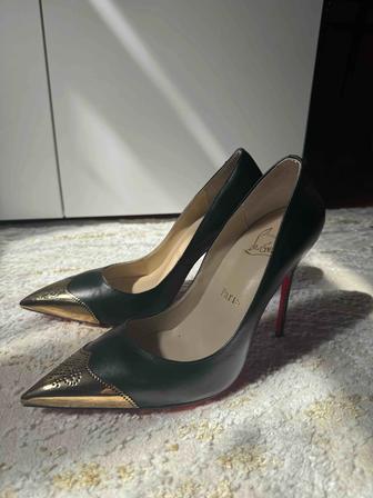 Элегантные туфли Christian Louboutin