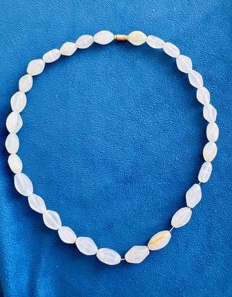 Бусы с овальными бусинами белый кварц. Новый. СССР