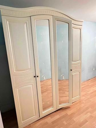 Продам шкаф, комод с зеркалом и 2 тумбы