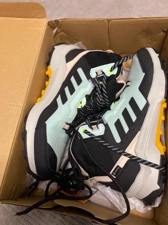 Продам ботинки Adidas Terrex