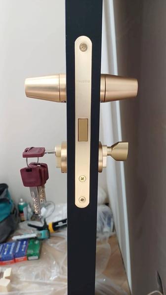 Установка межкомнатных дверей всех видов и любой сложности