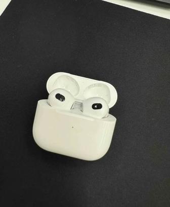 AirPods 3 версия, есть коробка, нету зарядки