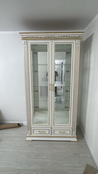 Продается сервант Империя, 2х дверный