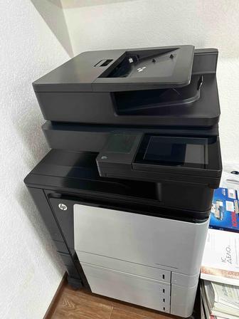 Продам принтер HP Color LaserJet Flow MFP M880