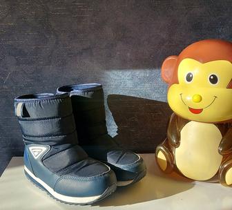 Продам детские зимние сапоги