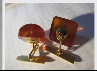 Запонки винтажные из формованного янтаря, СССР, 1976 год