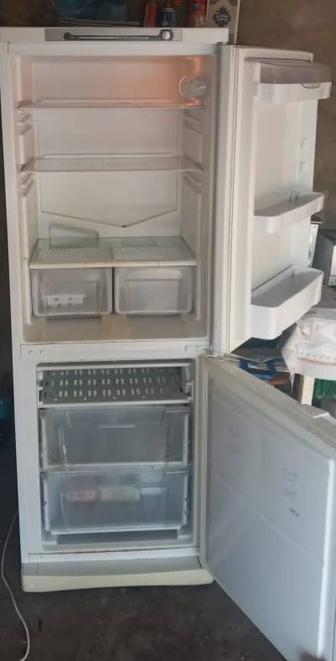 Продам двухкамерный холодильник