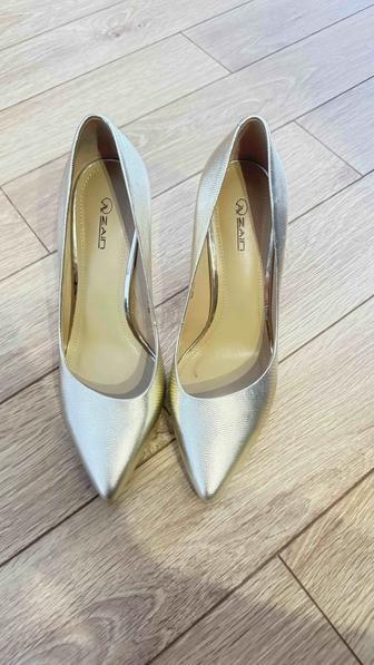 Продам туфли 35-36 размер