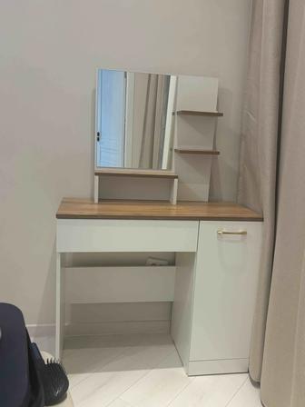 Продам туалетный столик