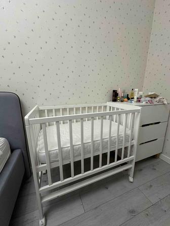 Детская кроватка,кровать