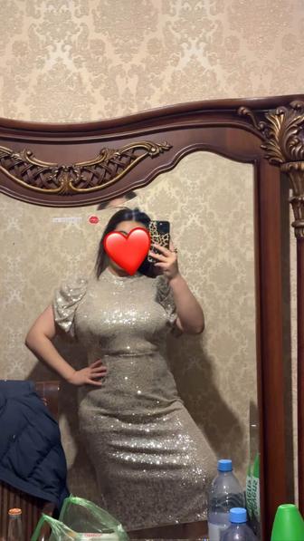 Платья вечерние