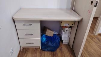 Стол письменный с кроватью комплект