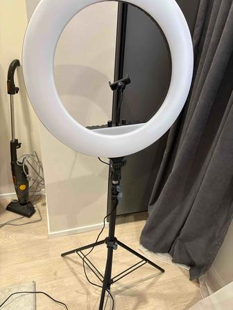 Продам КОЛЬЦЕВУЮ лампу