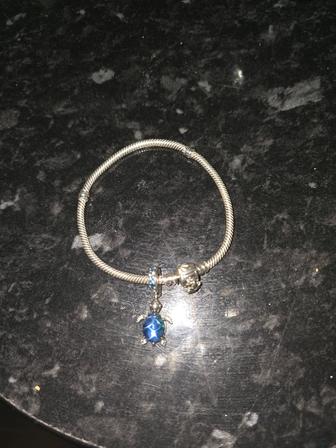 Продам браслет Pandora с шармом