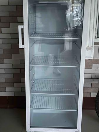 Продам холодильник витринный