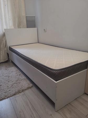 Срочно продается кровать с матрасом б/у в отличном состоянии
