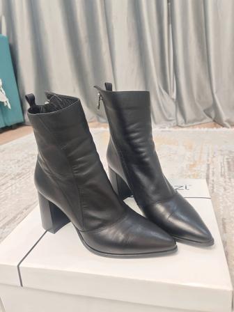 Ботинки кожаные осенние на каблуке