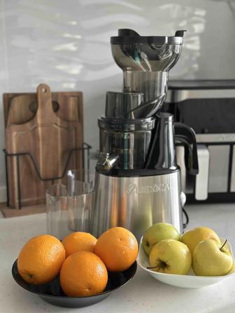 Соковыжималка шнековая