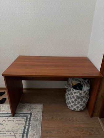 Продам прочный стол