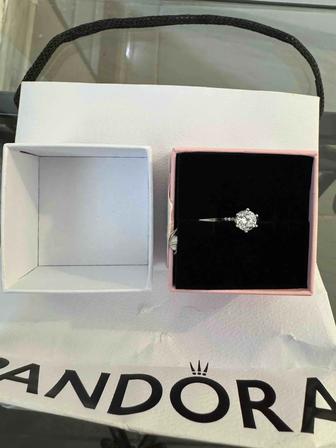 Продам кольцо Pandora (Оригинал в идеальном состоянии, 16 размер)