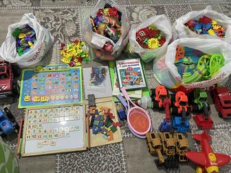 Разные игрушки для детей,продам все за ,много развивающих и книжки