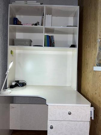 Учебный столик со шкафами