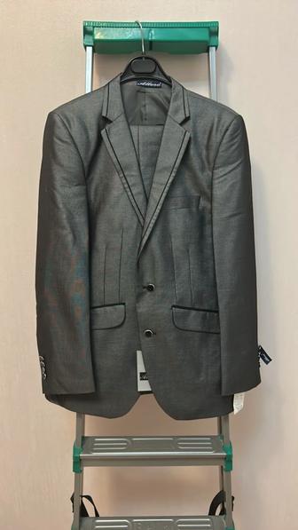 Продам костюм