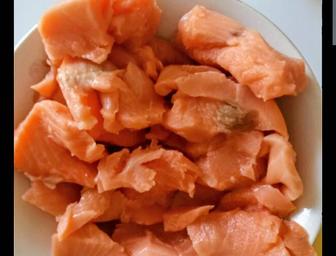 Малосольная обрезь семги на тарталетки