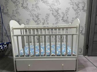 Продам детскую кроватку с функцией маятника. Удобно качать на руках