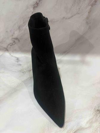 Замшевые ботинки