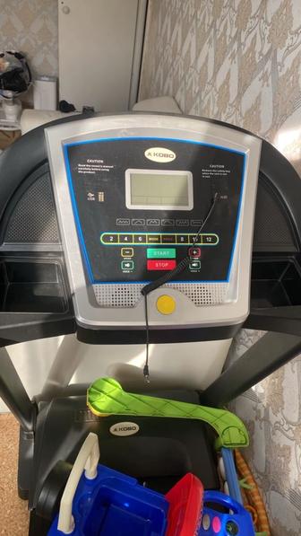 Продам беговую дорожку KOBO