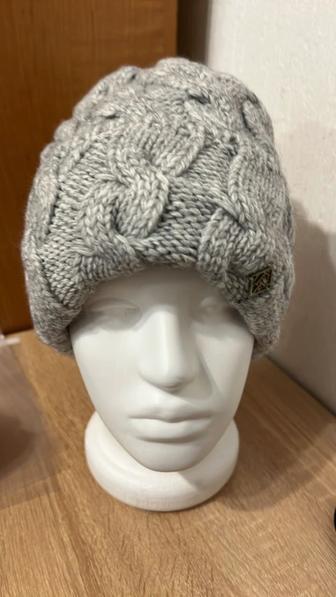 Женские зимние шапки