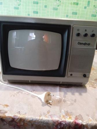 Продам черно-белый переносной телевизор САПФИР..