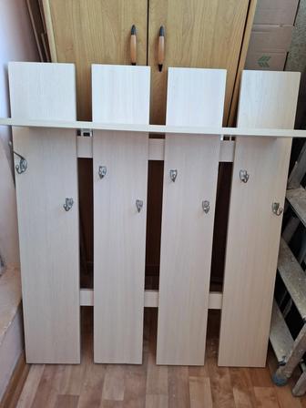 Настенная вешалка